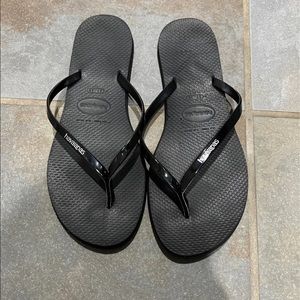 Havaianas black flip flops